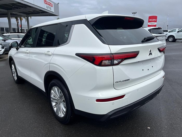 2022 Mitsubishi Outlander ES