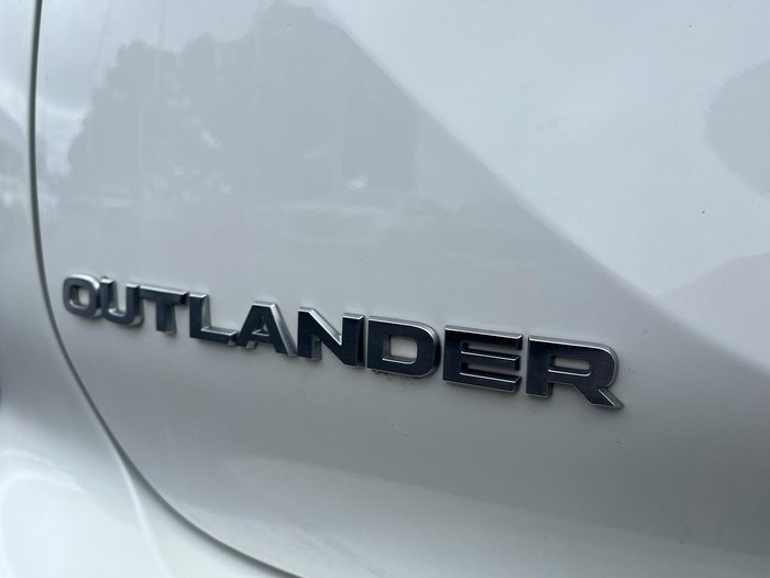2022 Mitsubishi Outlander ES
