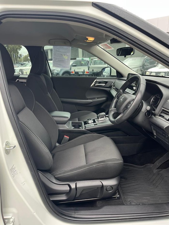 2022 Mitsubishi Outlander ES