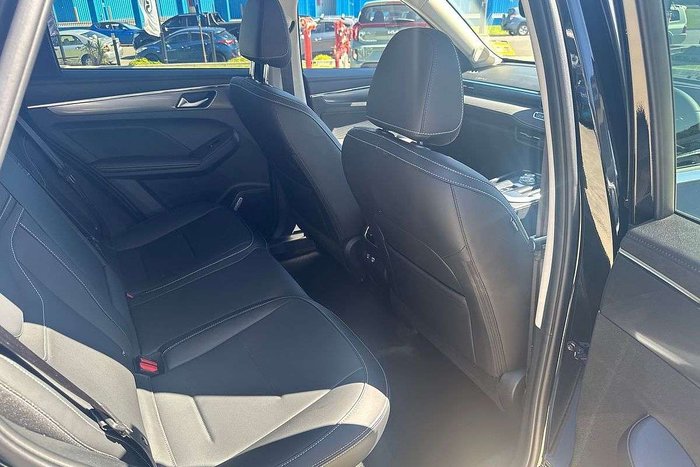 2026 GWM Haval Jolion Lux A01 Golden Black (8T01)