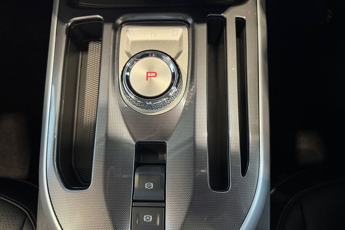 2026 GWM Haval Jolion Vanta Hybrid A02 Golden Black (8T01)