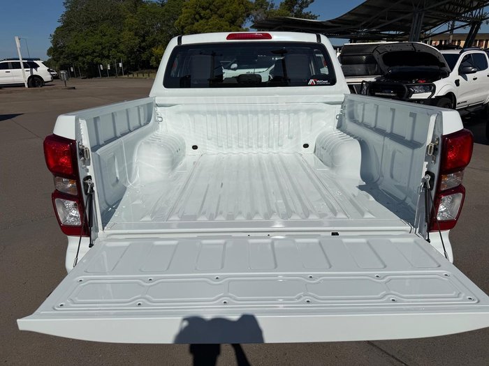 2025 Isuzu D-MAX SX MY24 4X4 Dual Range Mineral White