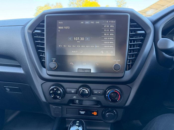 2025 Isuzu D-MAX SX MY24 4X4 Dual Range Mineral White