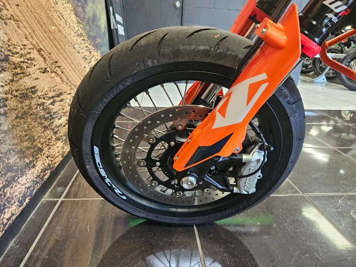 2024 Ktm 690 SMC R ORANGE