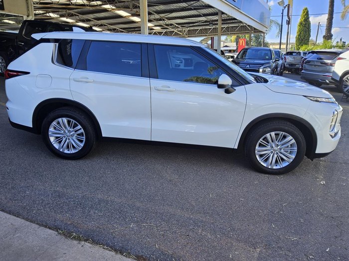 2023 Mitsubishi Outlander ES ZM MY23 White