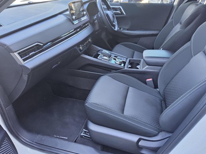 2023 Mitsubishi Outlander ES ZM MY23 White