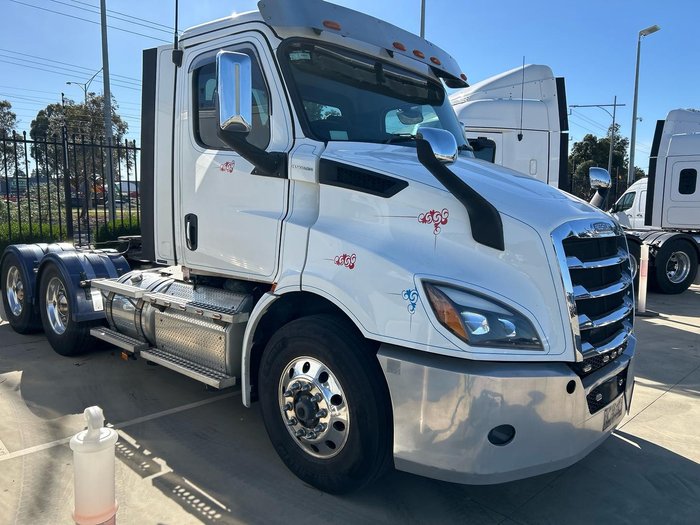 2022 Freightliner Cascadia 116 White
