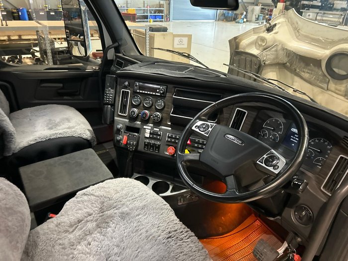 2022 Freightliner Cascadia 116 White