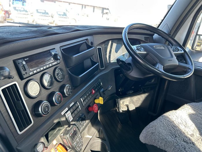 2022 Freightliner Cascadia 116 White