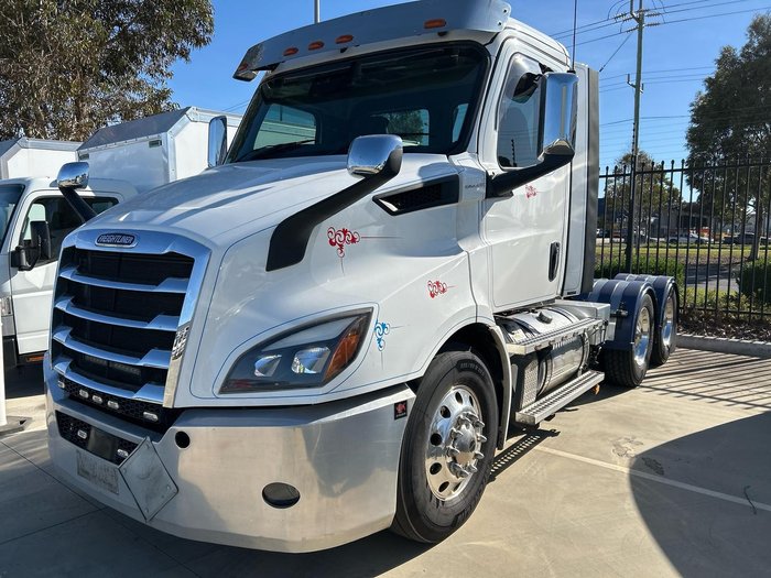 2022 Freightliner Cascadia 116 White