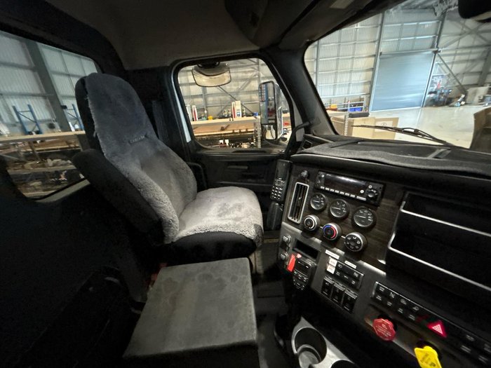 2022 Freightliner Cascadia 116 White