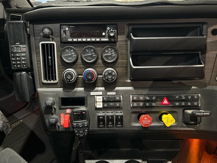 2022 Freightliner Cascadia 116 White