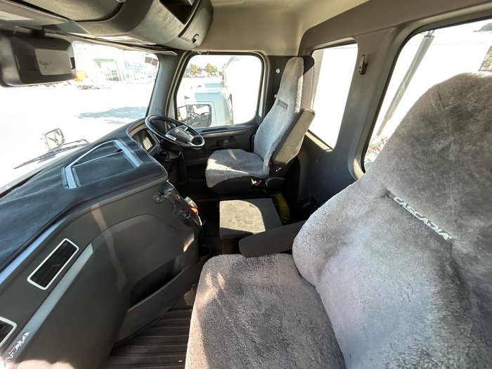 2022 Freightliner Cascadia 116 White