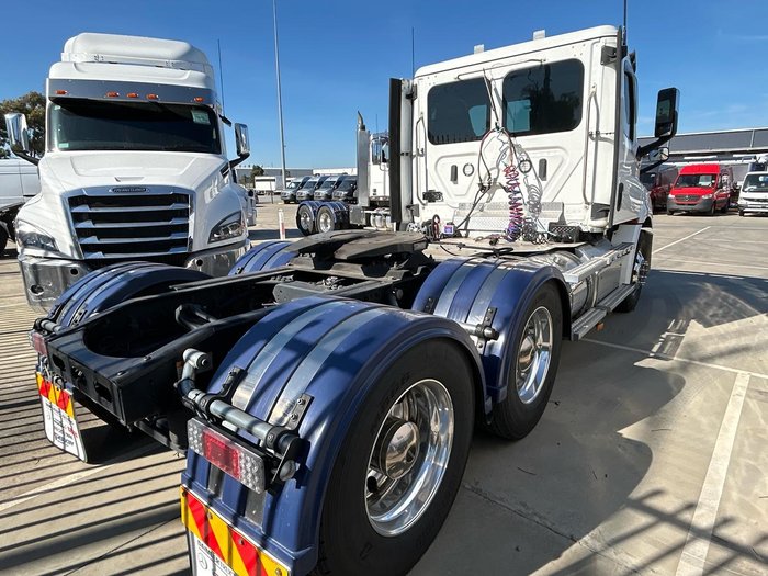 2022 Freightliner Cascadia 116 White