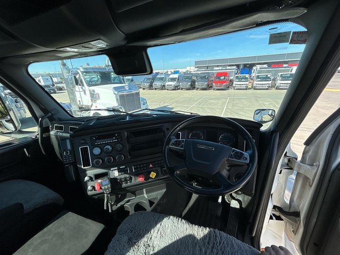 2022 Freightliner Cascadia 116 White
