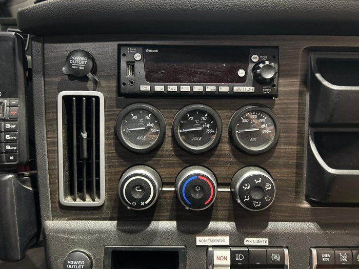 2022 Freightliner Cascadia 116 White