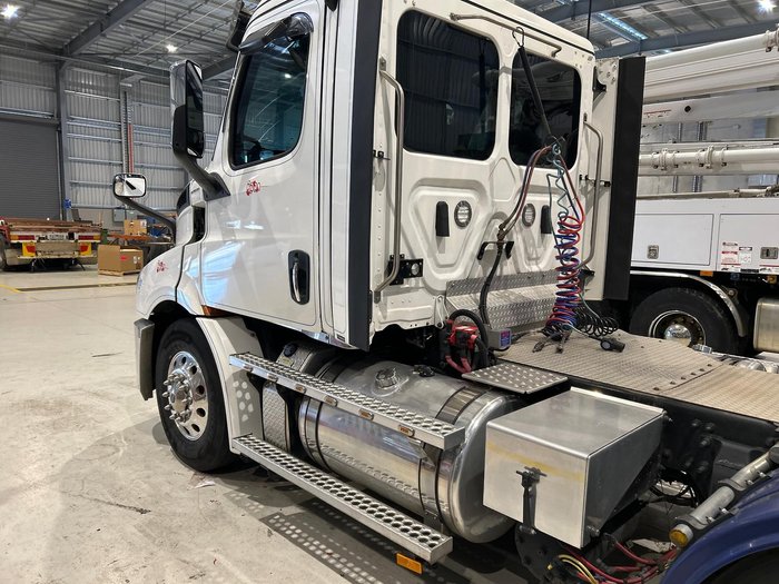 2022 Freightliner Cascadia 116 White