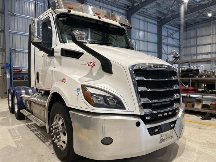 2022 Freightliner Cascadia 116 White