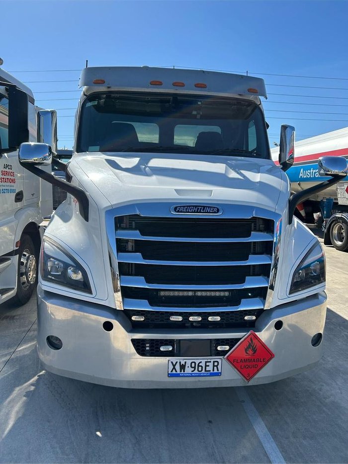 2022 Freightliner Cascadia 116 White