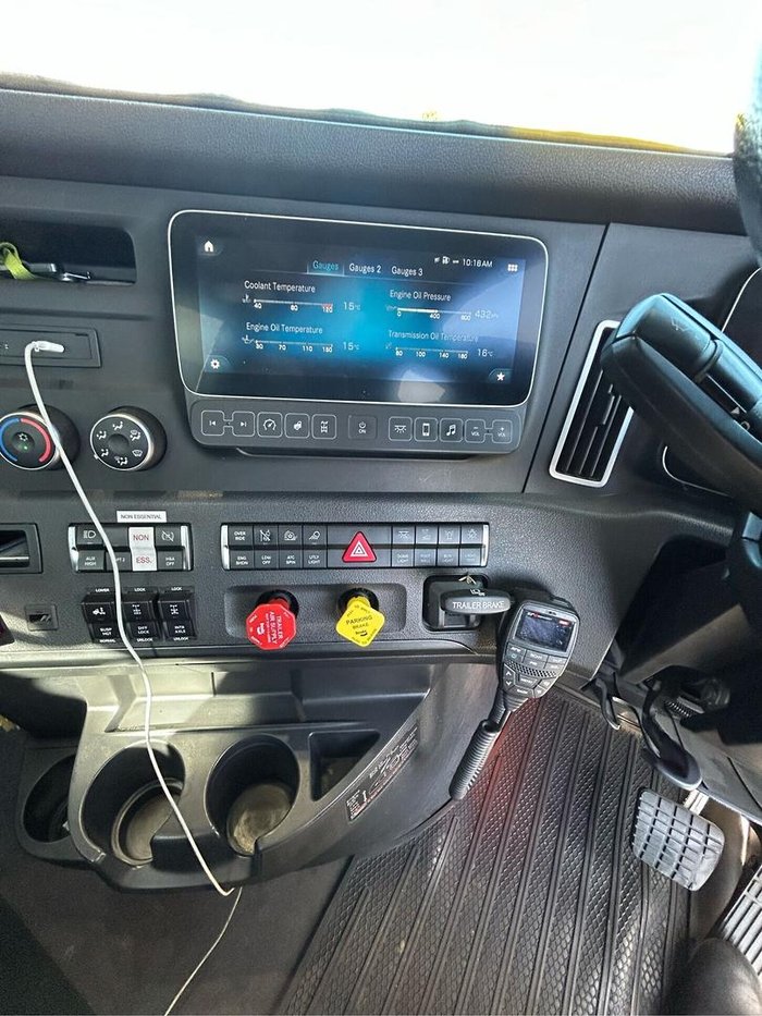 2022 Freightliner Cascadia 126 White