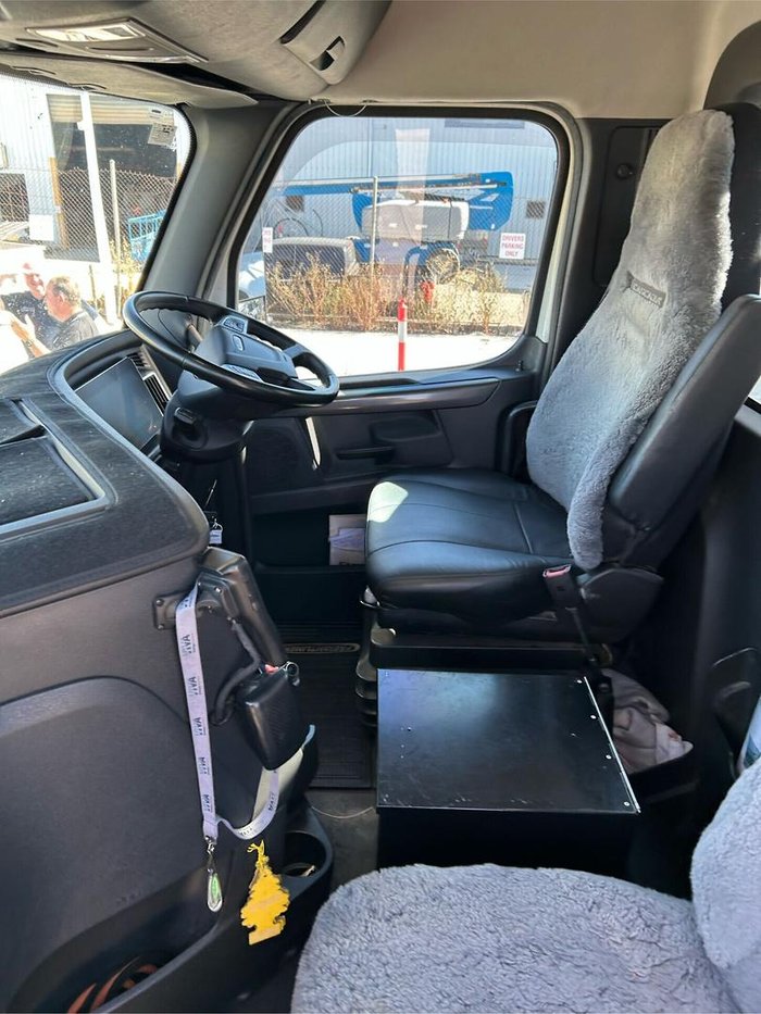 2022 Freightliner Cascadia 126 White