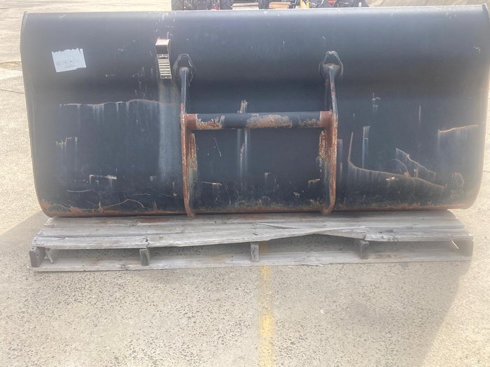 Manitou Bulk Material Bucket