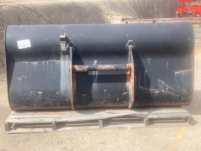 Manitou Bulk Material Bucket