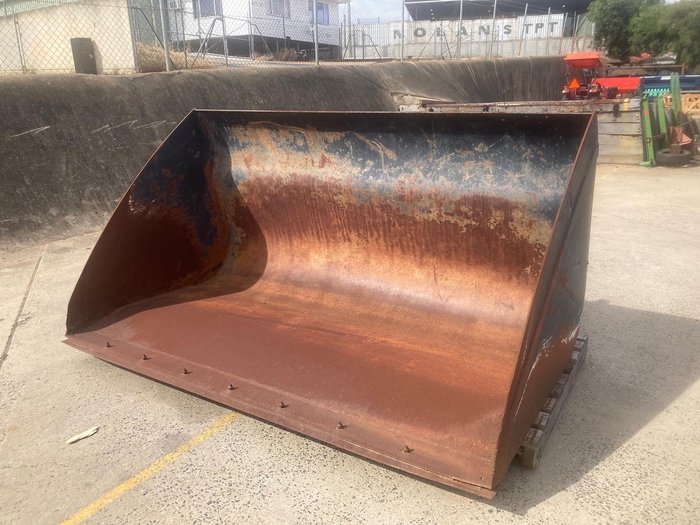 Manitou Bulk Material Bucket