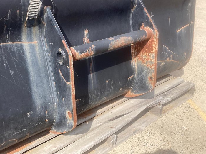 Manitou Bulk Material Bucket