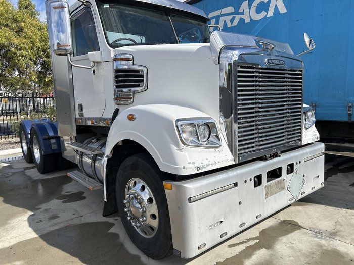 2019 Freightliner Coronado 114 White