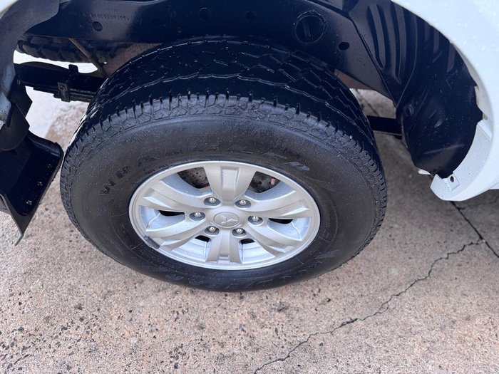 2013 Mitsubishi Triton GLX MN MY14 4X4 Dual Range White