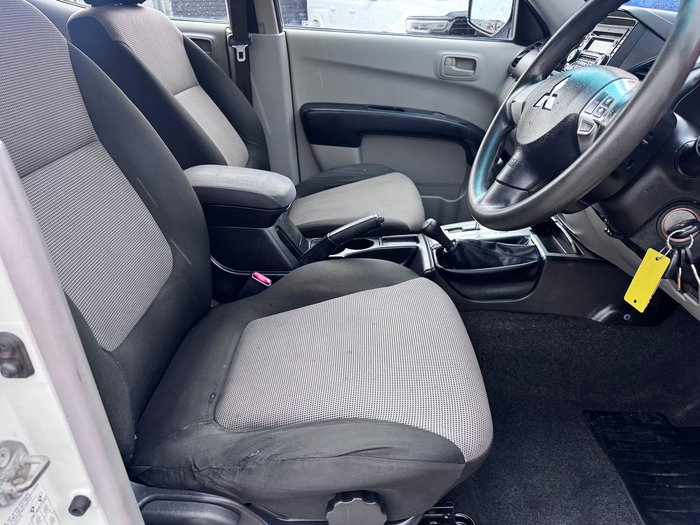 2013 Mitsubishi Triton GLX MN MY14 4X4 Dual Range White