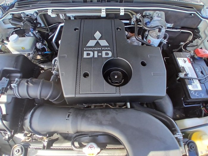 2016 Mitsubishi Pajero GLS