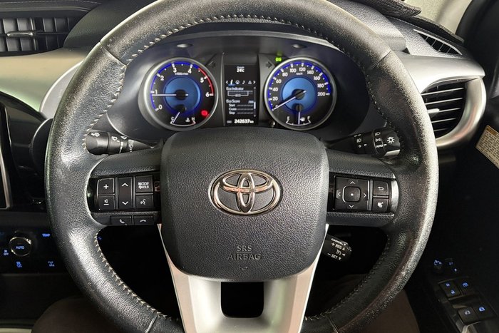 2016 Toyota Hilux SR5