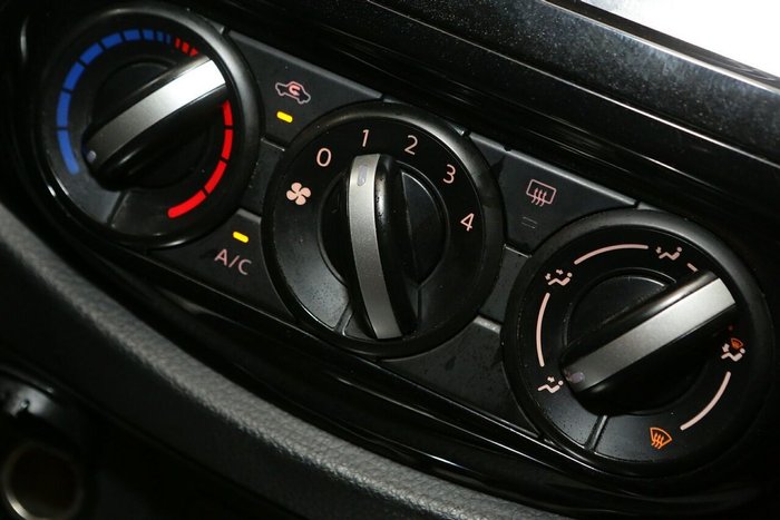 2023 Nissan Navara SL