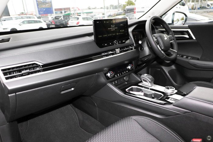 2025 Mitsubishi Outlander LS