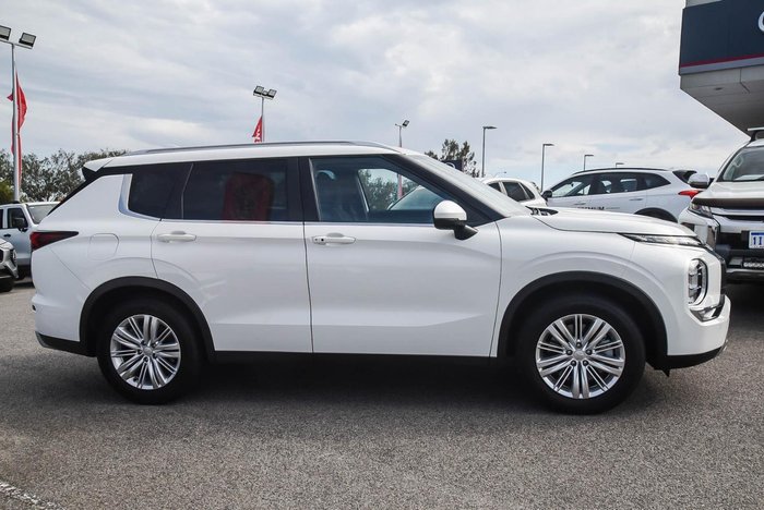 2022 Mitsubishi Outlander LS