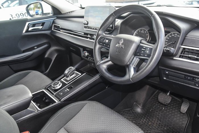 2022 Mitsubishi Outlander LS