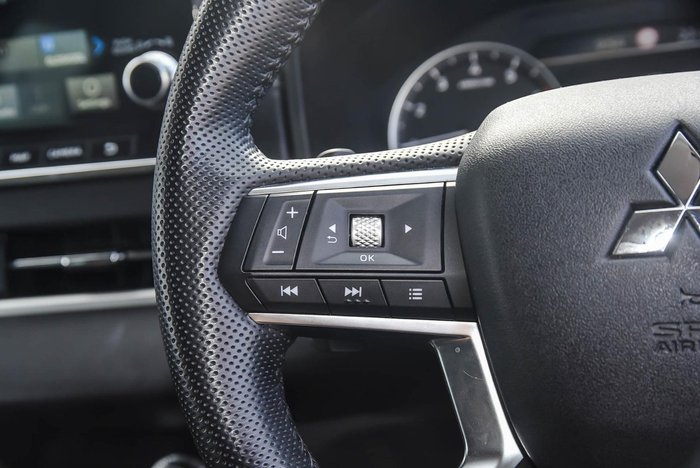 2022 Mitsubishi Outlander LS