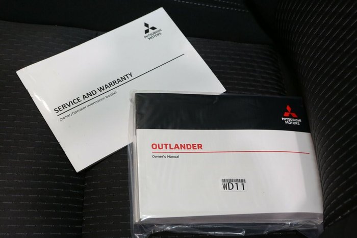 2025 Mitsubishi Outlander LS
