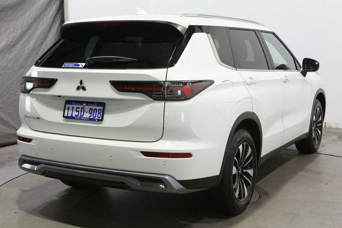 2025 Mitsubishi Outlander LS