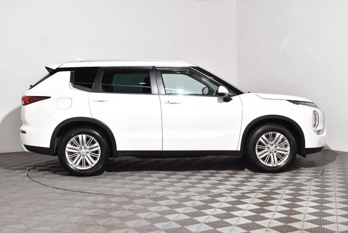 2022 Mitsubishi Outlander LS