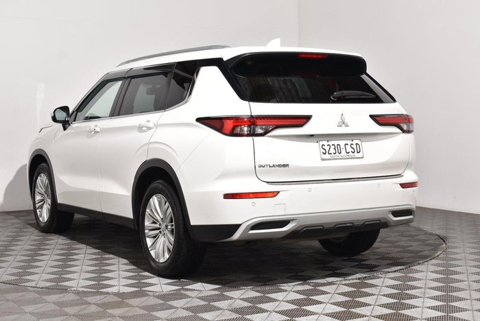 2022 Mitsubishi Outlander LS