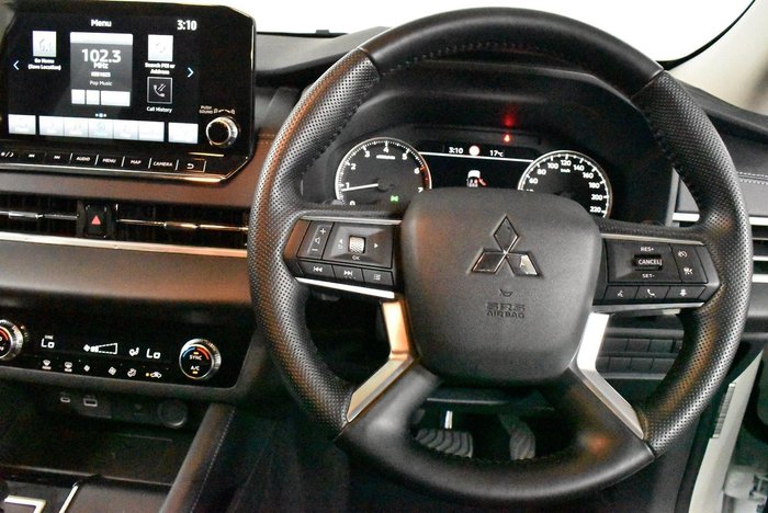 2022 Mitsubishi Outlander LS