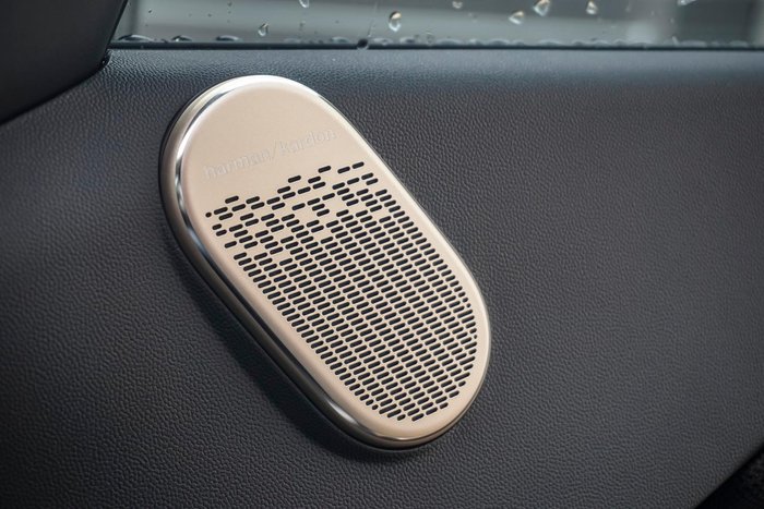 2025 MINI Aceman JCW E Favoured