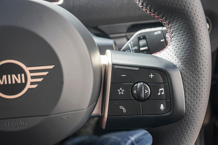 2025 MINI Aceman JCW E Favoured