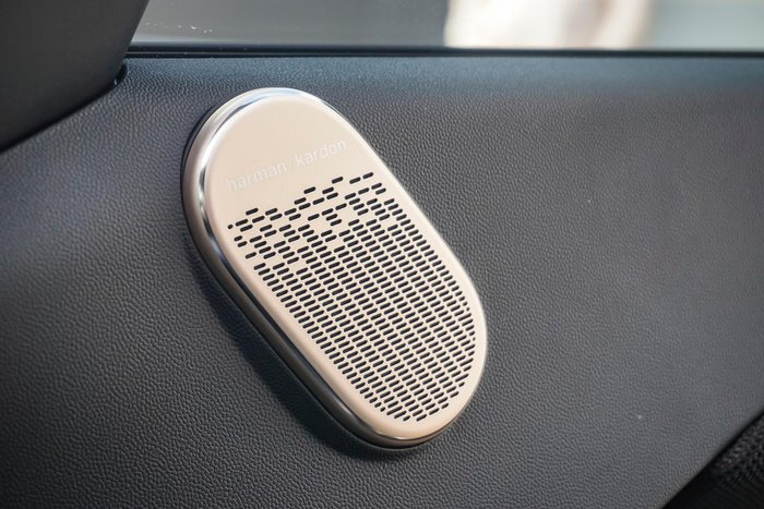 2025 MINI Aceman JCW E Favoured