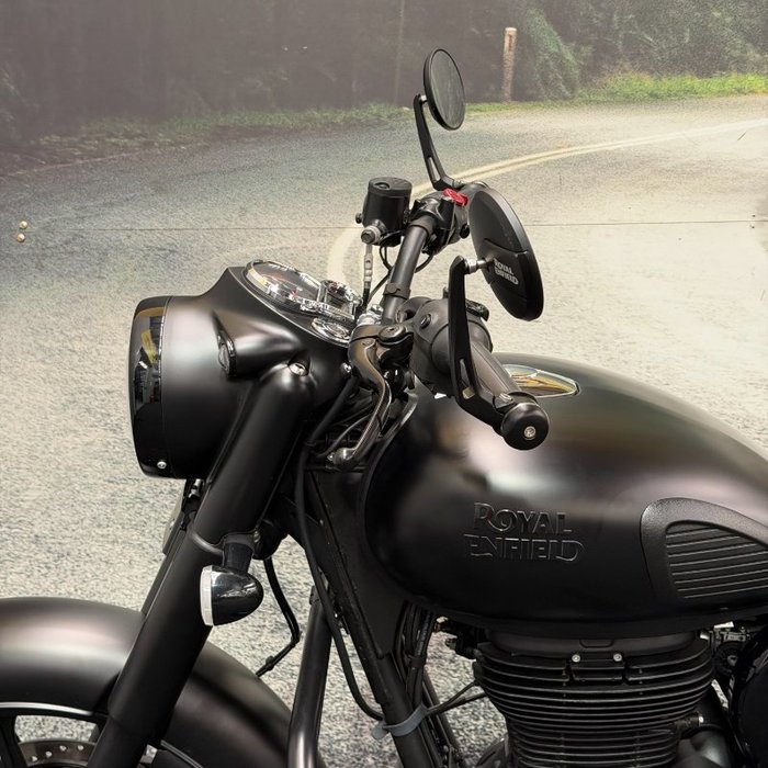 2025 Royal Enfield 2025 Royal Enfield 350CC CLASSIC 350 STEALTH BLACK Black