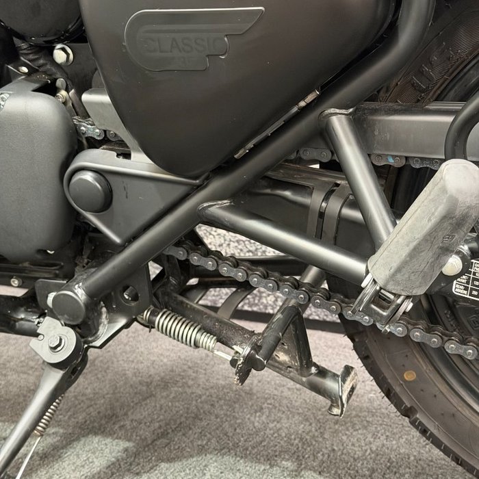 2025 Royal Enfield 2025 Royal Enfield 350CC CLASSIC 350 STEALTH BLACK Black