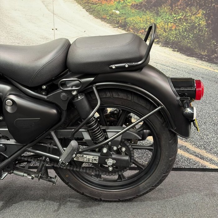 2025 Royal Enfield 2025 Royal Enfield 350CC CLASSIC 350 STEALTH BLACK Black